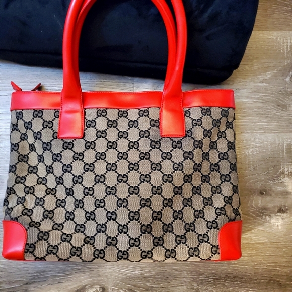 ***Sold Via Vestiarie Collective Platform **** Authentic Gucci - Picture 4 of 14